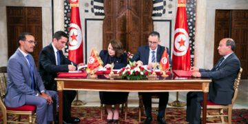 Un accord a été signé pour la construction de deux centrales solaires photovoltaïques à Gafsa et Tataouine