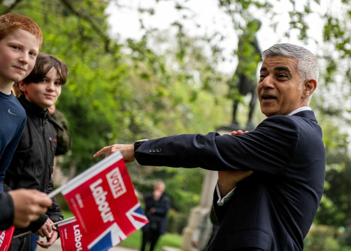 Les travaillistes aux portes du pouvoir en Angleterre: Sadiq Khan élu maire de Londres pour la troisième fois