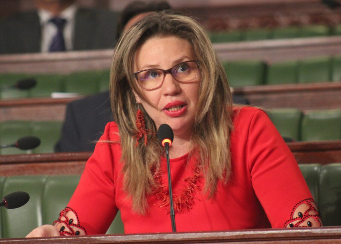 Fatma Mseddi poursuivie par l’ISIE en vertu du décret 54, celui-là même qu’elle défendait…