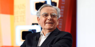 L&rsquo;homme qui a fait lire des millions de Français: Décès de Bernard Pivot à 89 ans