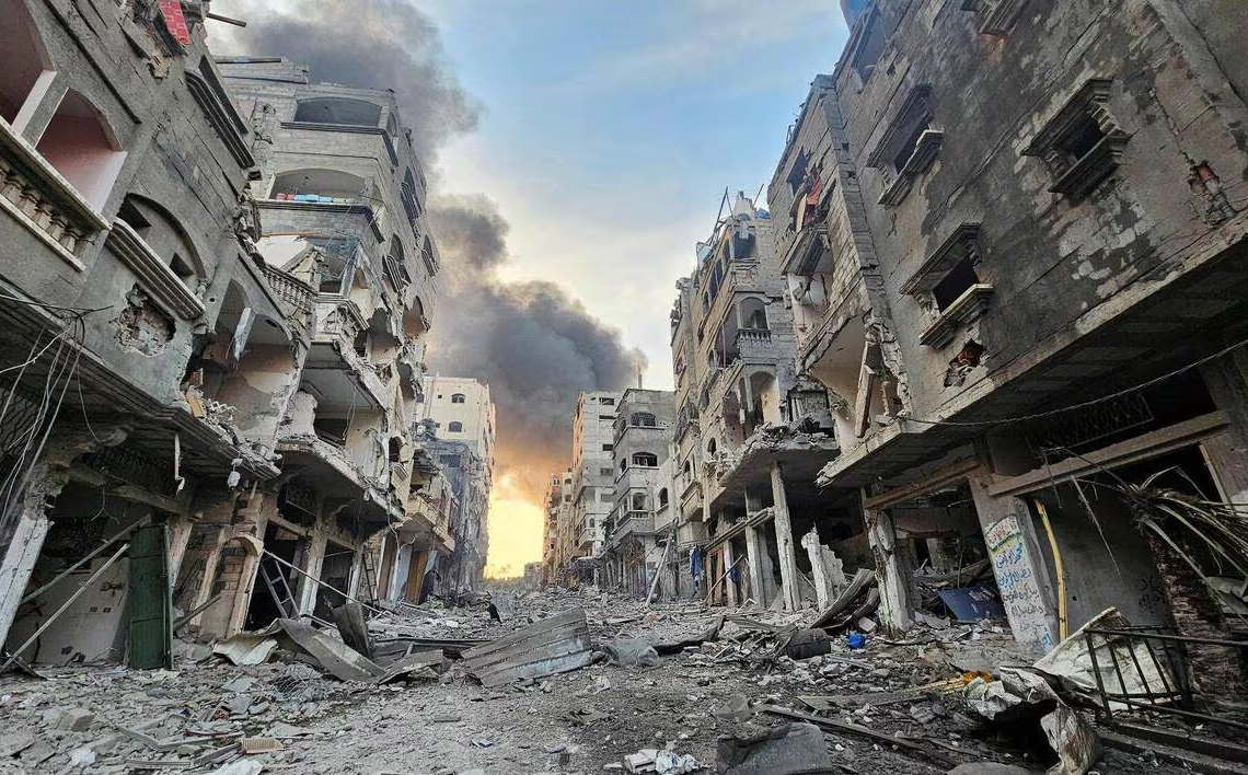 Frappes israéliennes et combats intenses dans la bande de Gaza