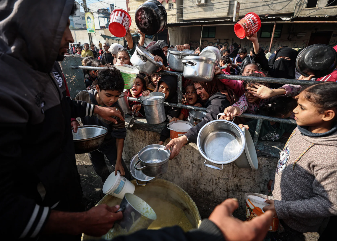 Blocage de l’aide vers Gaza : l’Egypte et Israël se rejettent la responsabilité