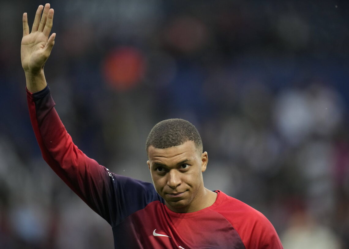 Mbappé: Une histoire inachevée