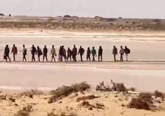 Libye: Une ONG dénonce l’entrée continue de migrants en provenance de Tunisie avec la complicité de Tripoli