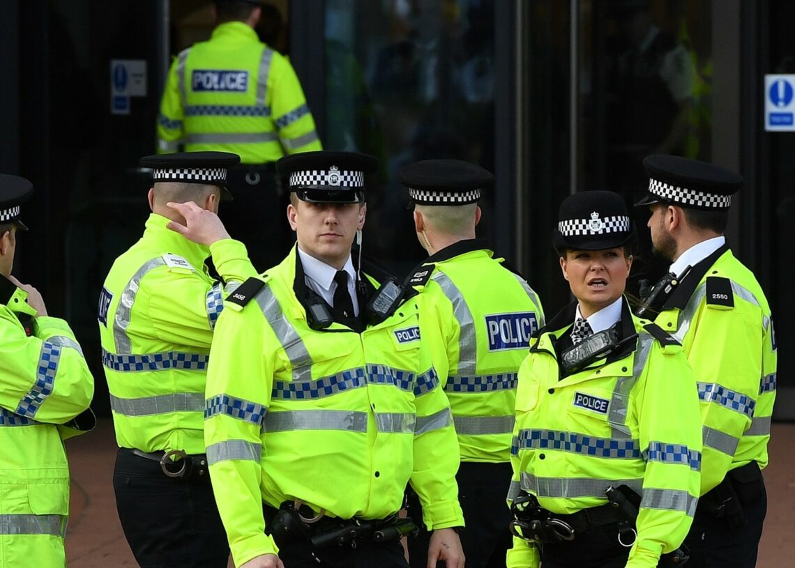 Royaume-Uni: Un policier britannique condamné pour avoir partagé des images en soutien au Hamas