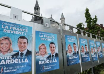 La France vote pour le premier tour d&rsquo;élections législatives promises à l&rsquo;extrême droite