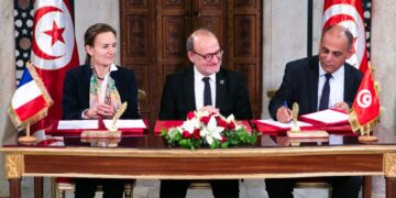 La Tunisie et l’Agence française de développement signent plusieurs accords de crédits