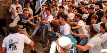 Marche des drapeaux: des colons israéliens agressent des Palestiniens à Jérusalem-Est