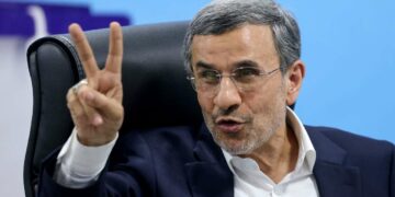 Iran: L&rsquo;ancien président Mahmoud Ahmadinejad est candidat à la présidentielle
