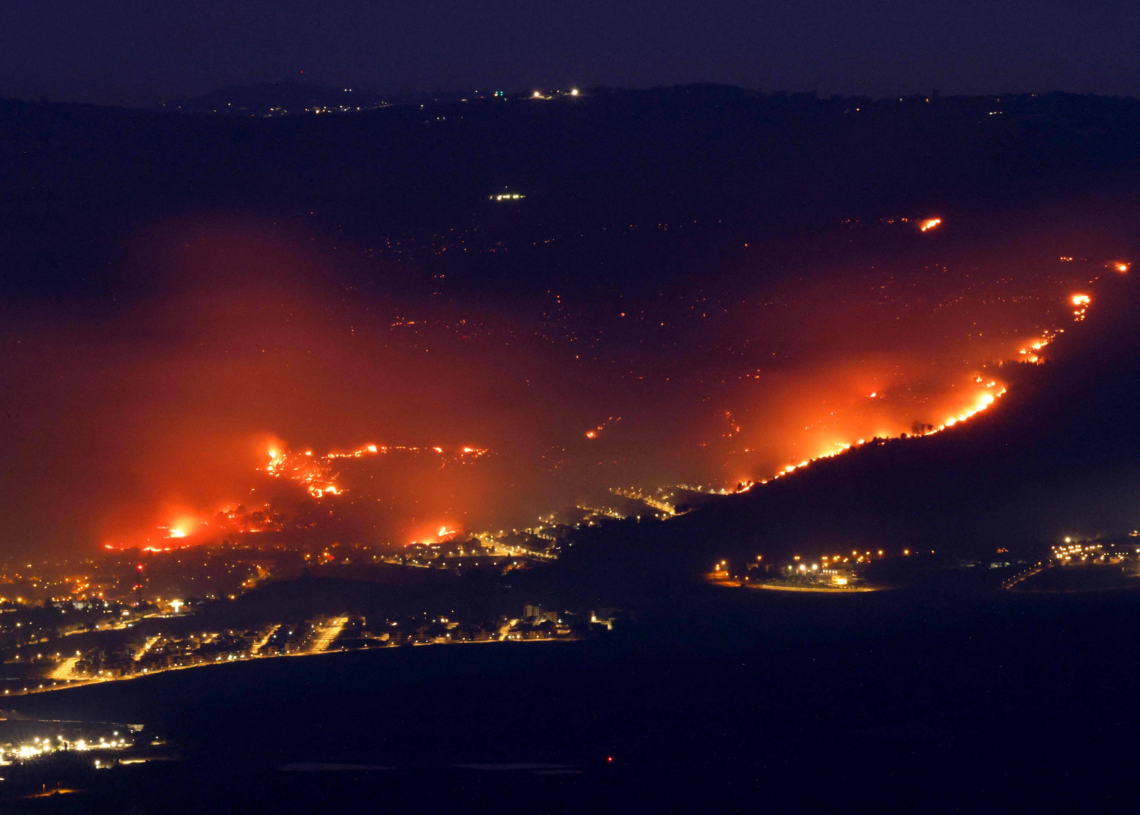 Feux de forêt en Israël après des tirs de roquettes du Liban