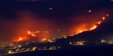 Feux de forêt en Israël après des tirs de roquettes du Liban