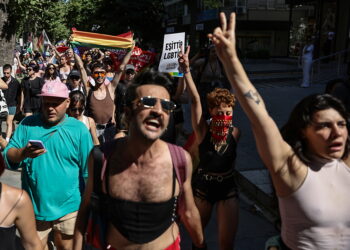 Turquie: Plusieurs arrestations lors d&rsquo;une marche des fiertés éclair à Istanbul