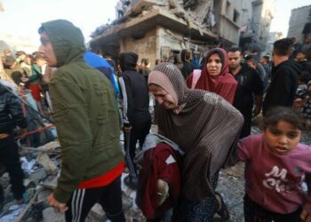Bombardements israéliens intenses sur Gaza, des milliers d’habitants fuient