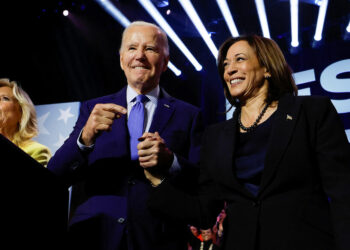 Etats-Unis: Après avoir jeté l&rsquo;éponge, Biden annonce soutenir la candidature de Kamala Harris
