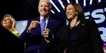 Etats-Unis: Après avoir jeté l&rsquo;éponge, Biden annonce soutenir la candidature de Kamala Harris