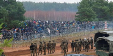 Pour repousser les migrants, la Pologne adopte une loi permettant aux garde-frontières de tirer plus facilement