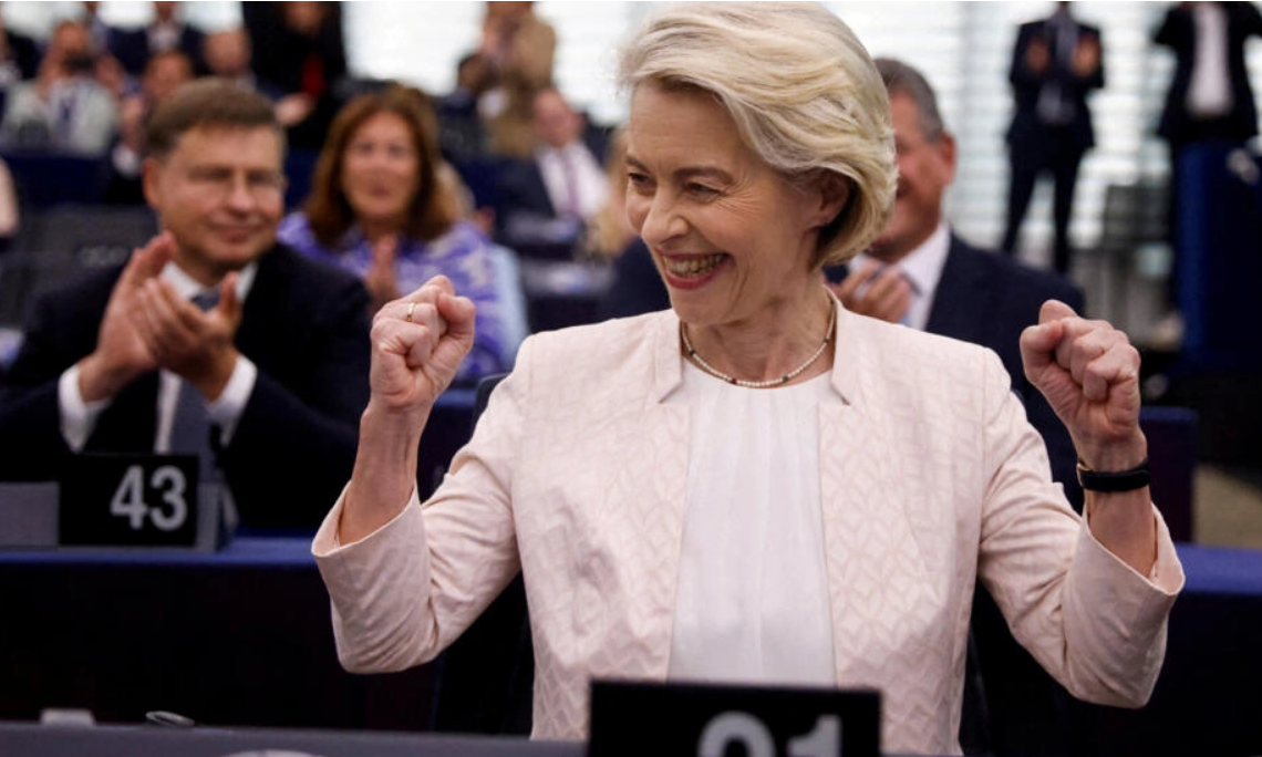 UE: Ursula von der Leyen réélue à la tête de la Commission européenne pour un deuxième mandat