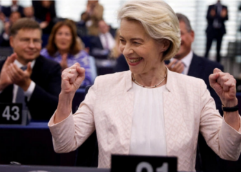 UE: Ursula von der Leyen réélue à la tête de la Commission européenne pour un deuxième mandat