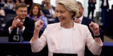 UE: Ursula von der Leyen réélue à la tête de la Commission européenne pour un deuxième mandat