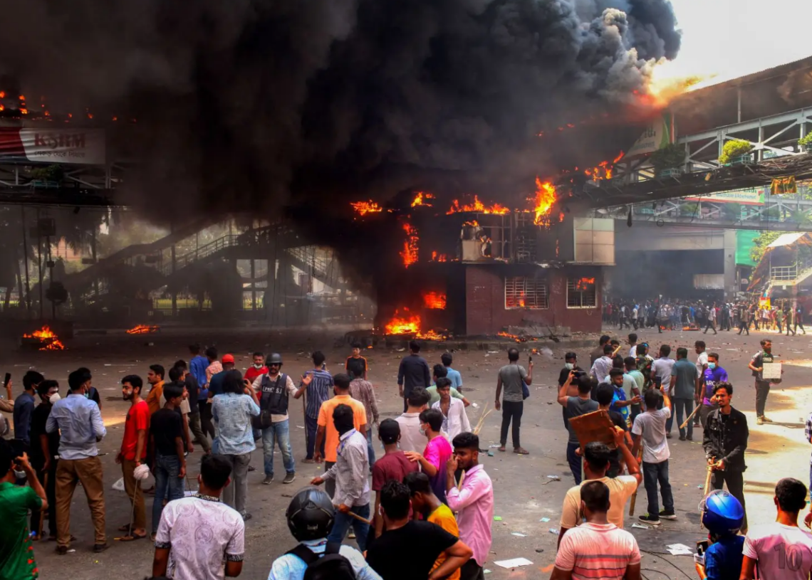 Couvre-feu instauré: Des manifestations étudiantes font 105 morts au Bangladesh