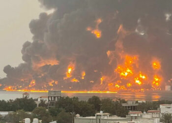 Yémen: Un incendie fait rage à Hodeida, après les frappes israéliennes meurtrières