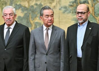En Chine, le Hamas signe un accord avec le Fatah, Israël s’insurge
