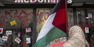 Boycotté par le monde arabe et critiqué pour ses prix, le chiffre d’affaires de McDonald’s baisse de 8%