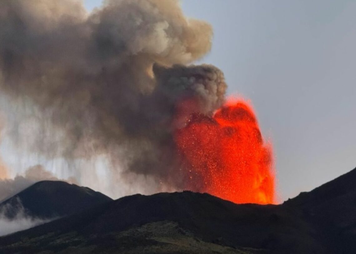 Italie : L’Etna en éruption, vols suspendus à l’aéroport de Catane