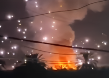 Israël lance des frappes aériennes contre un dépôt de munitions du Hezbollah dans le sud du Liban