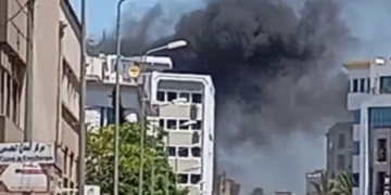 Tunis: Le toit d’un immeuble sur l’avenue Hedi Chaker a pris feu