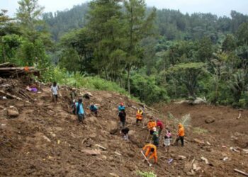 Indonésie: Au moins 11 morts et 35 disparus après un glissement de terrain