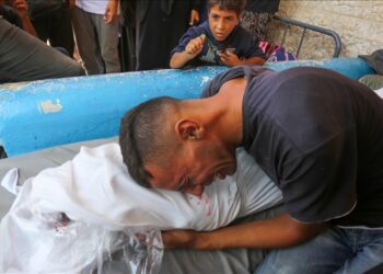 Cinq morts, dont un bébé, dans une frappe sur un camp de déplacés à Gaza