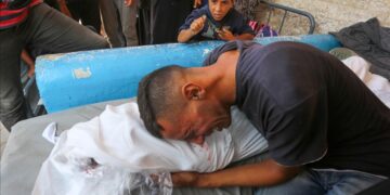 Cinq morts, dont un bébé, dans une frappe sur un camp de déplacés à Gaza