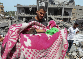 Gaza: 16 morts dans une frappe sur une école à Nousseirat