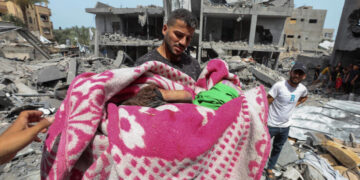 Gaza: 16 morts dans une frappe sur une école à Nousseirat
