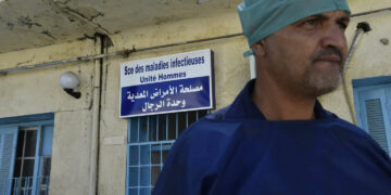 Pour stopper le départ de ses médecins, l&rsquo;Algérie gèle l&rsquo;authentification de leurs diplômes