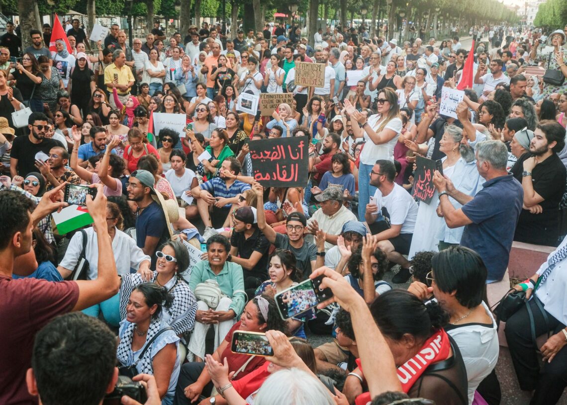 Les tunisiennes se réunissent pour protester contre les atteintes aux droits des femmes