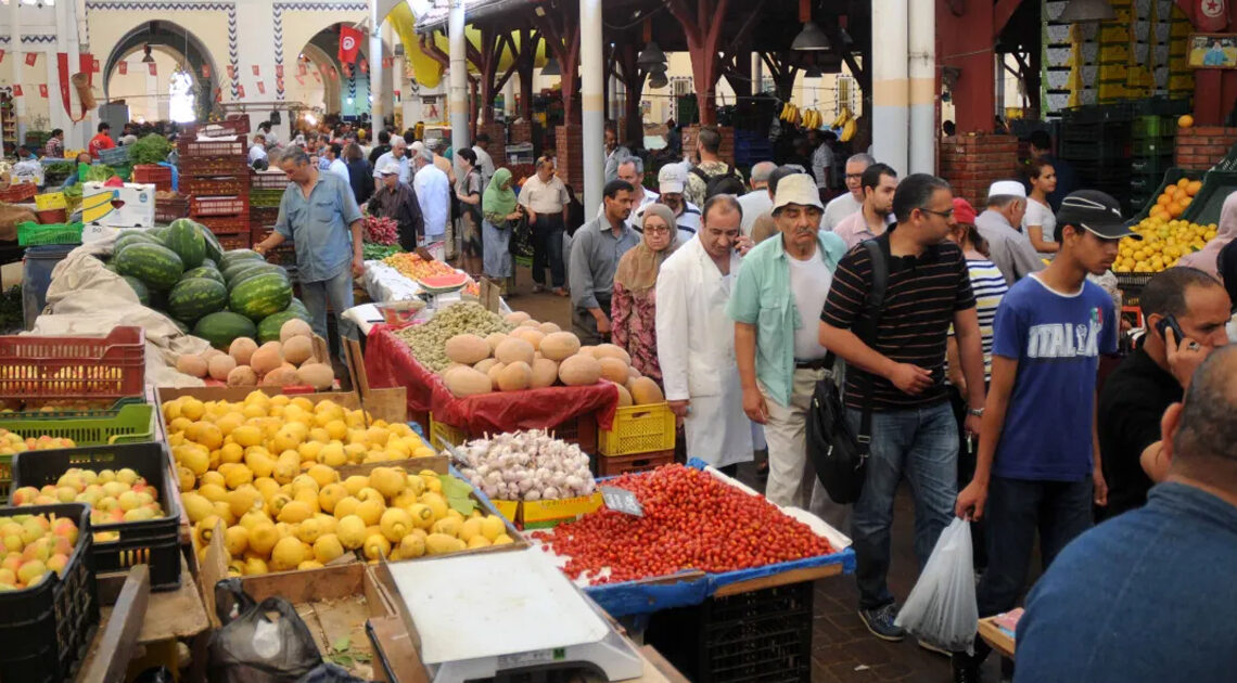 Une famille de 4 personnes: Pour vivre « dignement » à Tunis, il faudrait un revenu de 4200 dinars par mois…