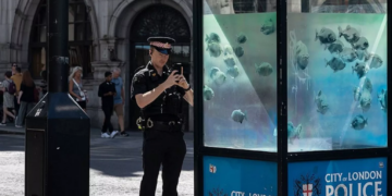 Royaume-Uni: Banksy conclut une semaine d&rsquo;œuvres animalières avec des piranhas