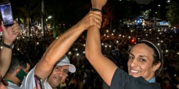 La championne olympique, Imen Khelif, acclamée par la foule dans sa ville natale