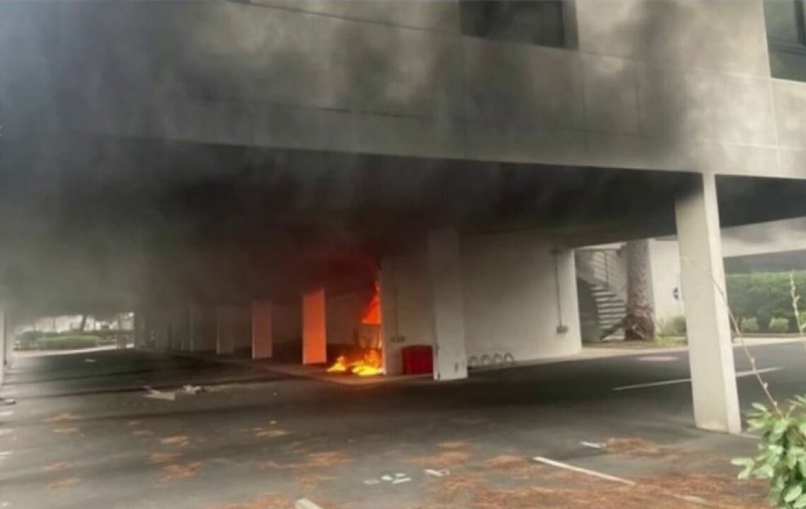 France: Un incendie et une explosion devant une synagogue, un suspect portant le drapeau palestinien recherché