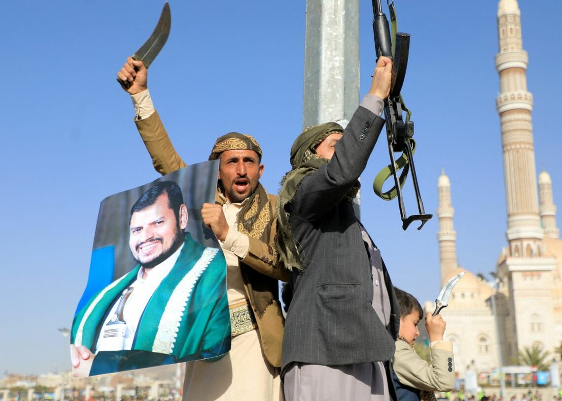 Yémen: Les Houthis « n’hésiteront pas » à soutenir le Hezbollah, avertit leur chef