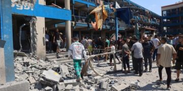 Nouvelle frappe sur une école abritant des réfugiés à Gaza: Au moins 14 morts dont des travailleurs humanitaires