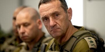 Incursion terrestre: Le chef de l&rsquo;armée israélienne dit à des soldats de se préparer à une possible « entrée » au Liban