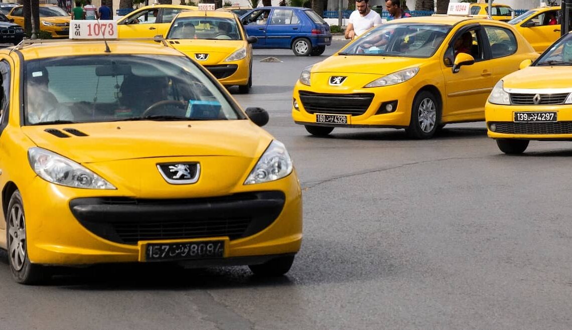 Les taxis individuels revendiquent une hausse de 1,1 dinar au départ du compteur