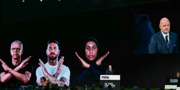 Football : Les joueurs pourront désormais signaler par un simple geste une attaque raciste