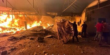 Un frappe israélienne sur la cour d’un hôpital dans la bande de Gaza tue au moins quatre personnes