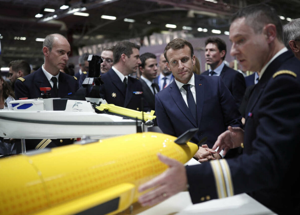 La France interdit des entreprises israéliennes au salon de défense Euronaval : Israël promet des représailles en justice