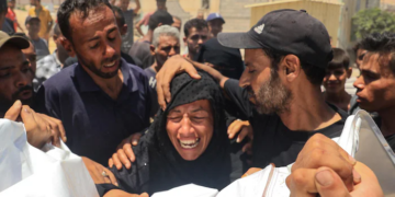 Un bilan qui risque de s&rsquo;alourdir: Au moins 73 personnes tuées par une frappe israélienne à Beit Lahia, au Nord de Gaza