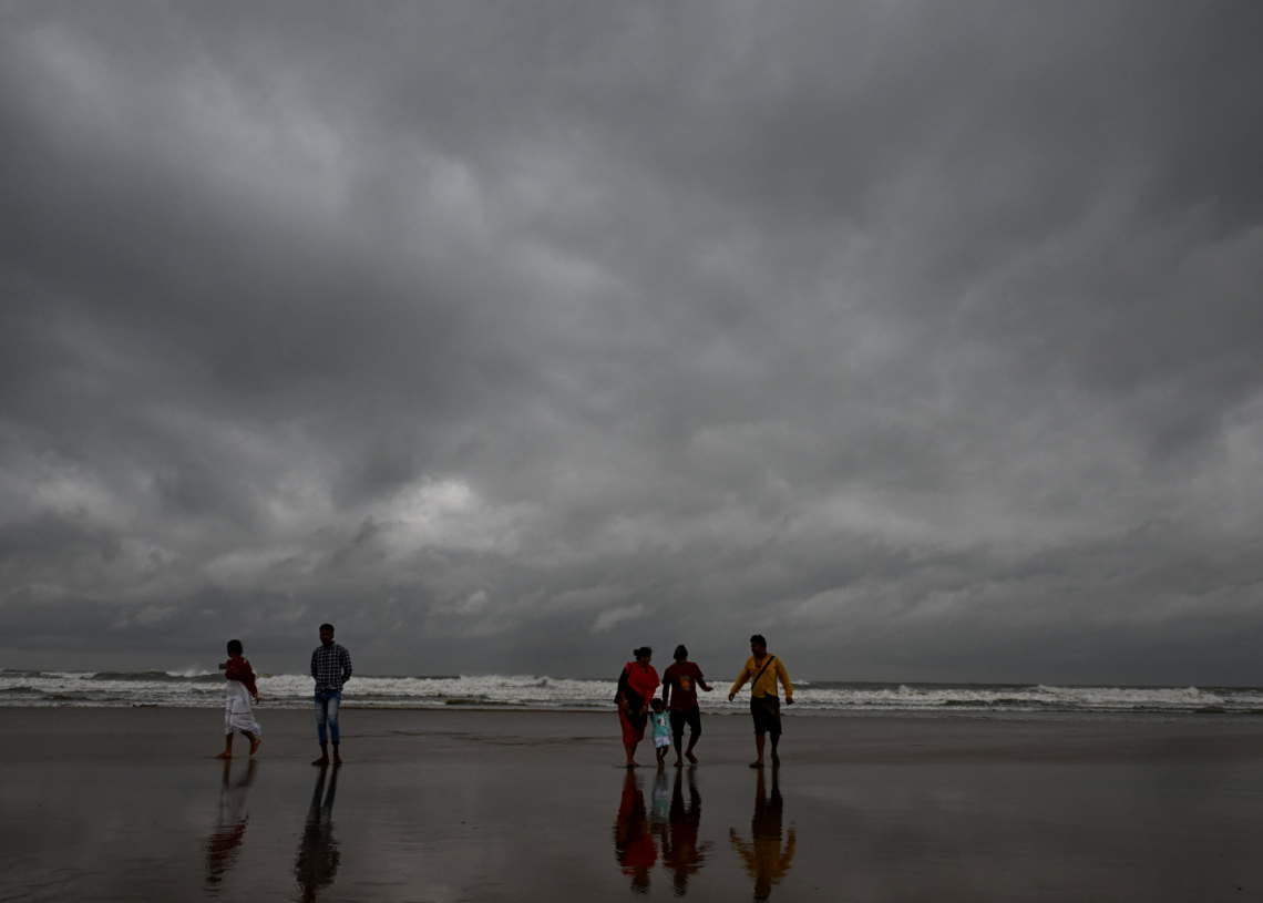 Alerte au cyclone: Un million de personnes fuient la côte Est de l’Inde
